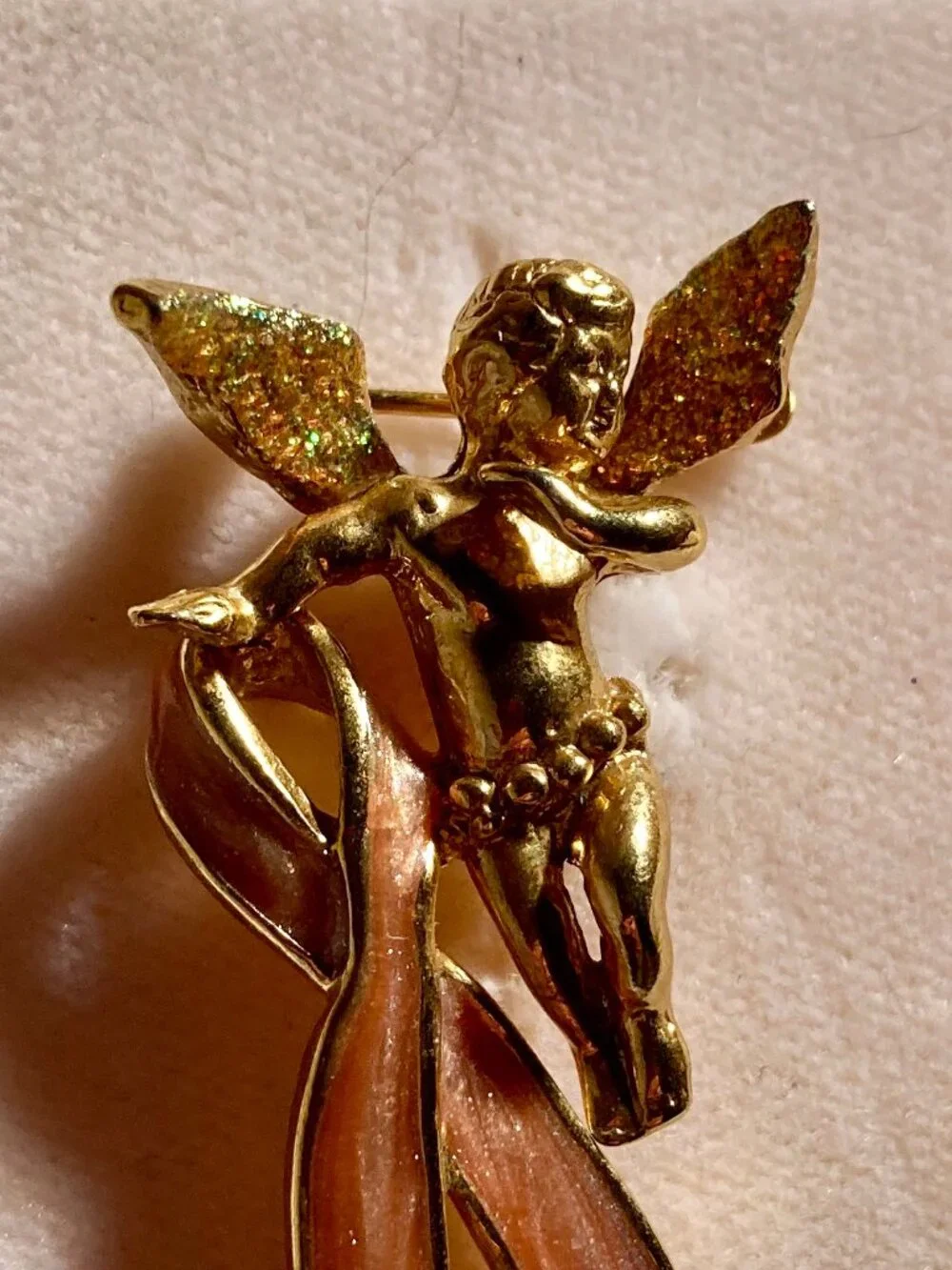 KIRKS FOLLY VERY RAARE CHERUB WITH PINK AWARENESS RIBBON BROOCH & DANGLING HEART